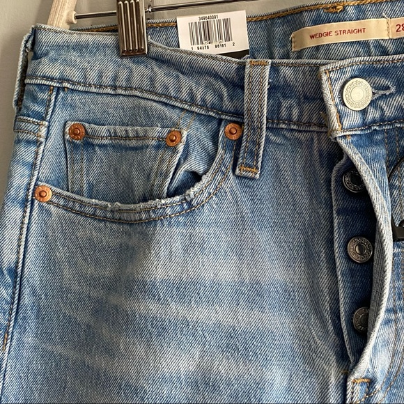 LEVI'S
Wedgie High-Rise Distressed Straight Ankle Jeans size 28 x 28 New - Picture 6 of 9